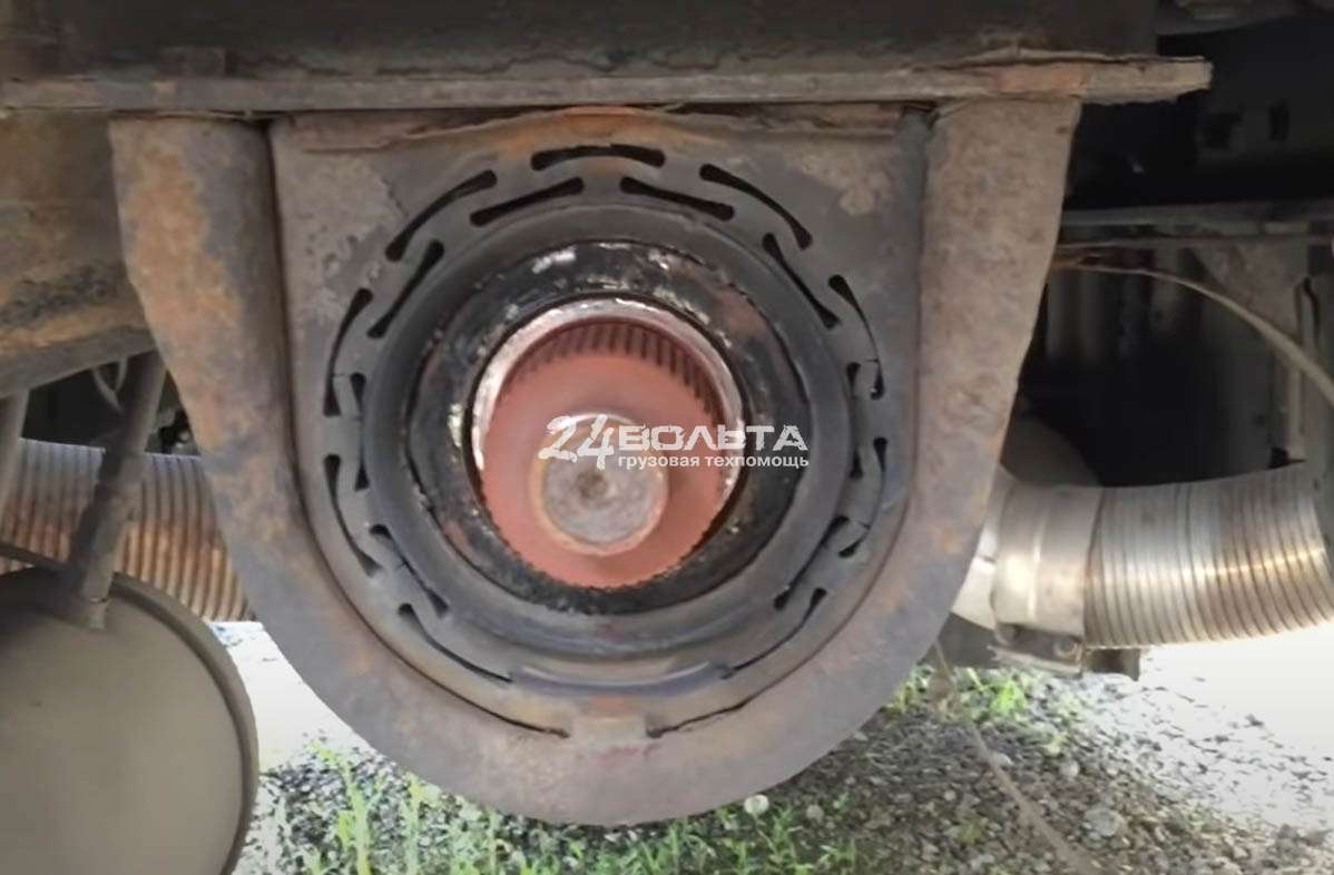 Замена подвесного подшипника Volvo Замена подвесного подшипника Вольво